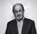 Megemelték a Salman Rushdie indiai-brit író fejére kitűzött vérdíjat
